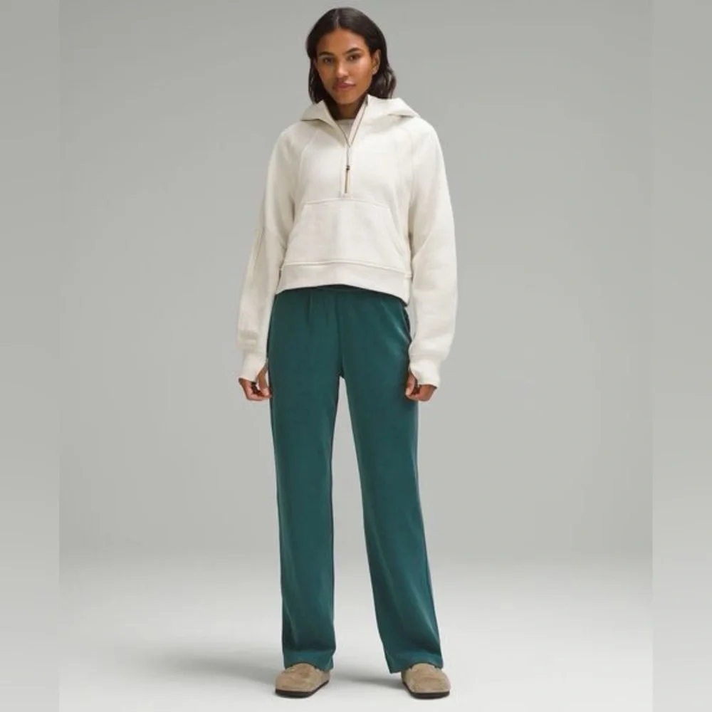 Brand new Lululemon Softstreme High-Rise Pant *Regular
Storm teal - Picture 4 of 7